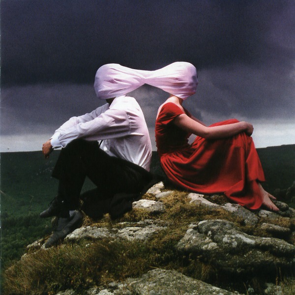 CASUALLY DRESSED＆DEEP IN CONVERSATION