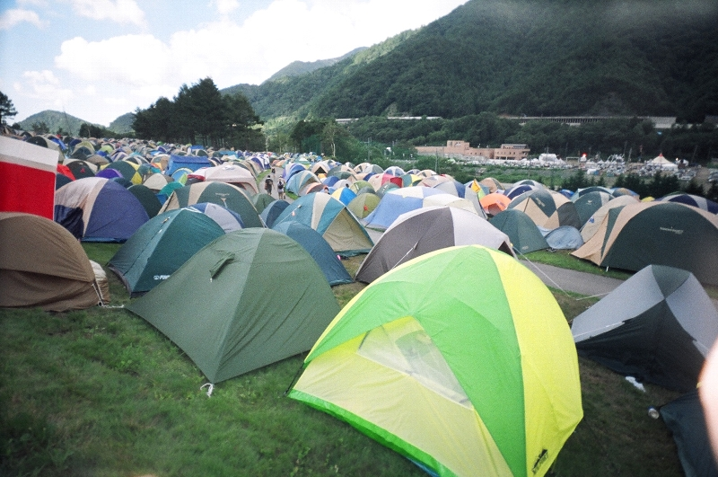 「Bサイト」からザ・パレス・オブ・ワンダー方面を望む。トータルで5000張以上のテントが設営されるそうです。