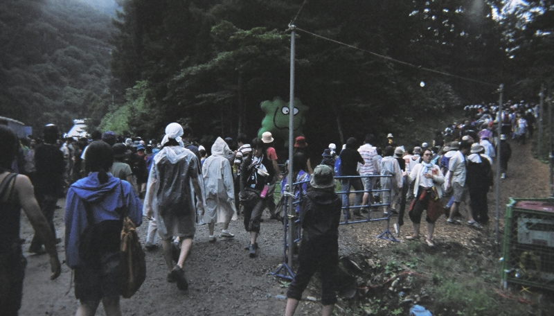 アバロン・フィールドはやや標高が高いところにあり、ホワイト・ステージ、フィールド・オブ・ヘブンのどちらから行くにしろ坂を上らなければなりません。