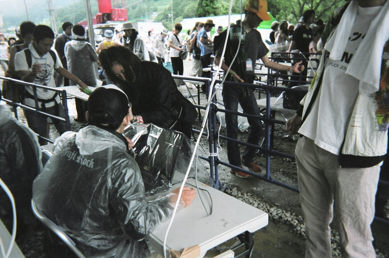 入場ゲートの有料エリアから。 