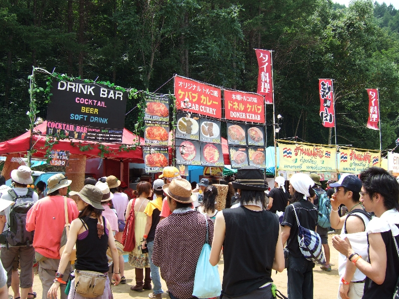 アバロン・フィールドはオアシスに次ぐフジロックフェスティバル会場の食事どころです。