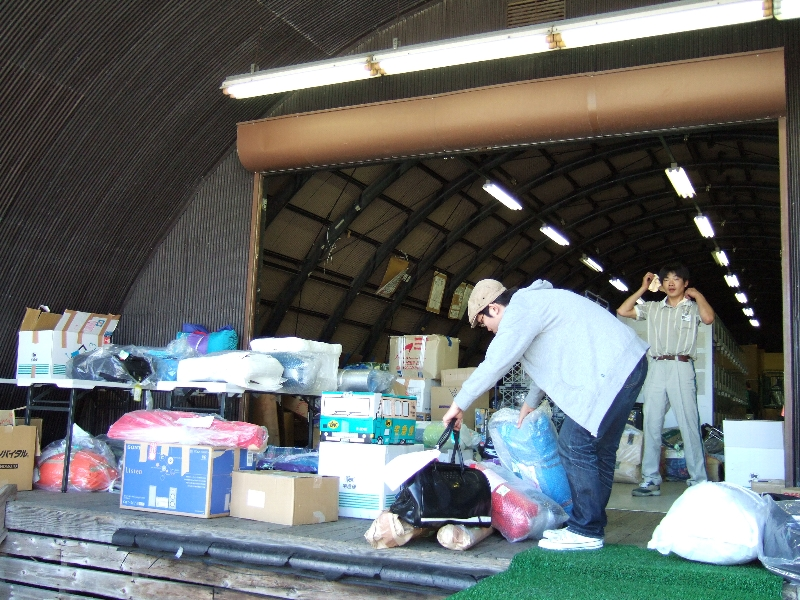 宅配便受付は業者ごとに担当者がいるようです。