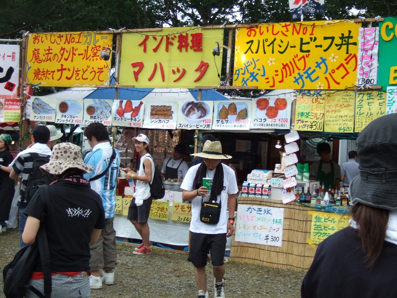 エジプト料理屋の隣がインド料理屋。