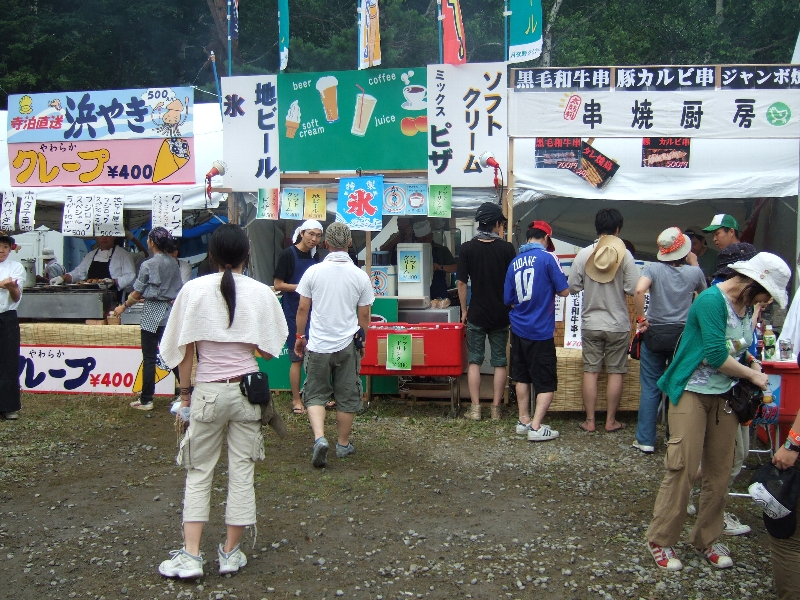 左の寺泊は新潟の漁港。