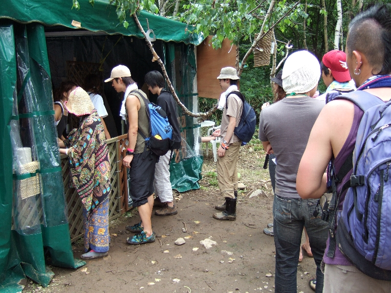 天国カレーの店。常に開店しているわけではないので、時間を見はからって行かなければなりません。