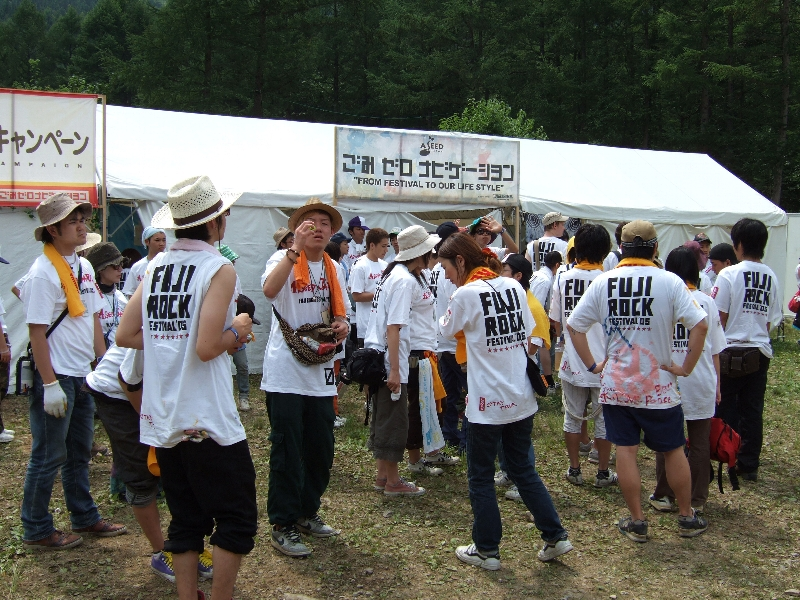 05年は客が多い上にスタッフも多数でした。