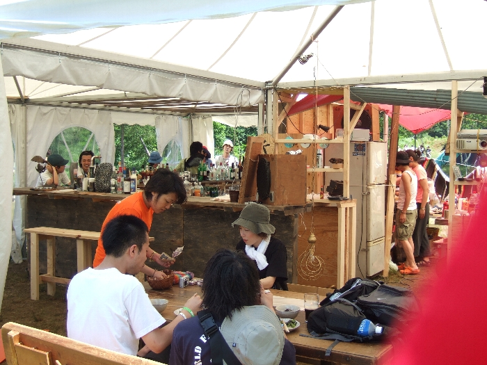 オート・キャンプ場にある飲食店。1店舗が独占しているので広い。