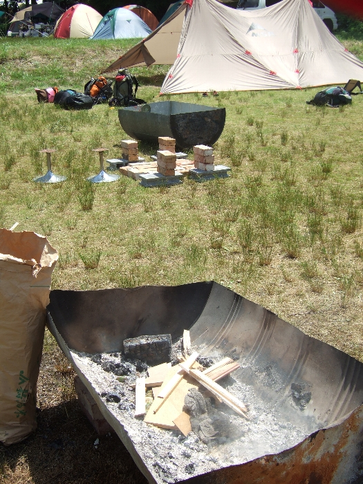 オート・キャンプ場のバーベキュー用セット。