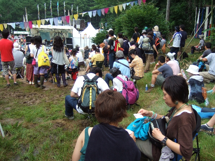 オーガニック・ビレッジからNGOビレッジへ移る近道付近から。右側にハンモックが見えます。