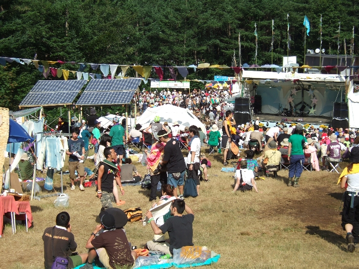 毎年設置されている太陽発電のパネル。