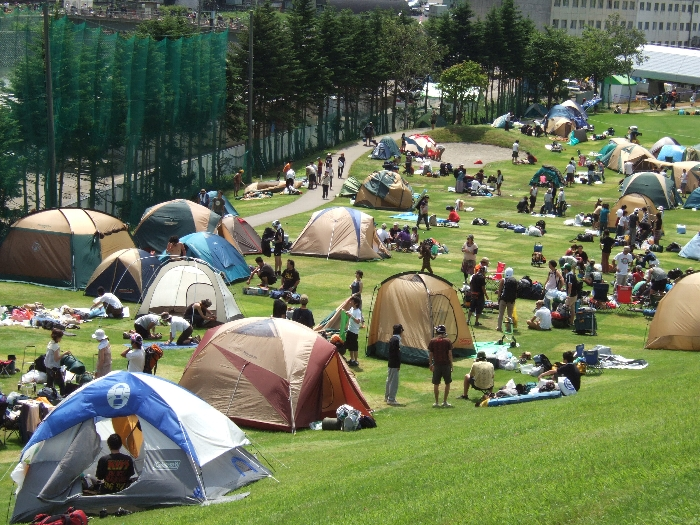 テントは設営より撤収の方が簡単です。