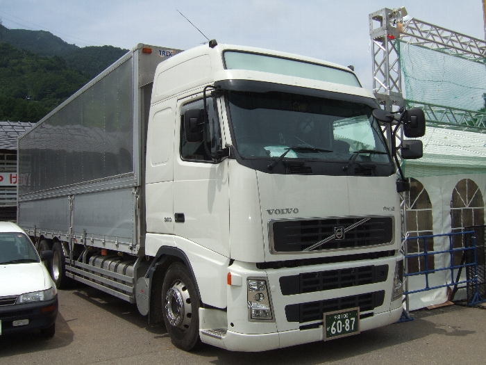 昨年は荷台に場内地図が描かれていた大型トラック。公式グッズ売り場の隣に常駐していました。