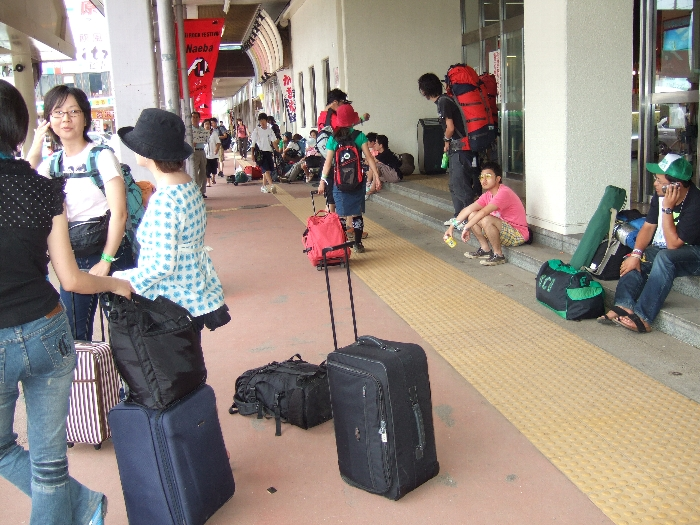 越後湯沢駅入り口。