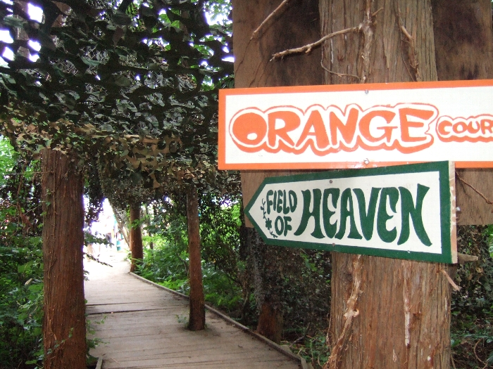 フィールド・オブ・ヘブンへは、この表示から10秒ほどで着きます。