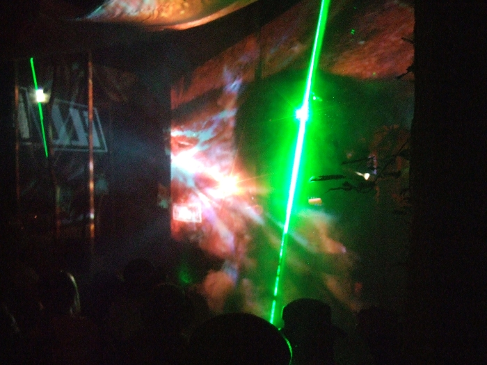 この光線はアバロン・フィールドからフィールド・オブ・ヘブンへ行く通常のルートからも見えます。