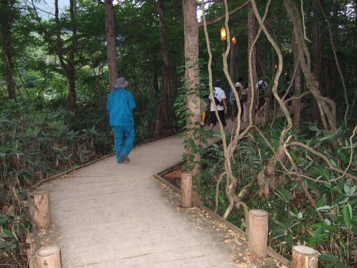 左には浅貝川が流れています。