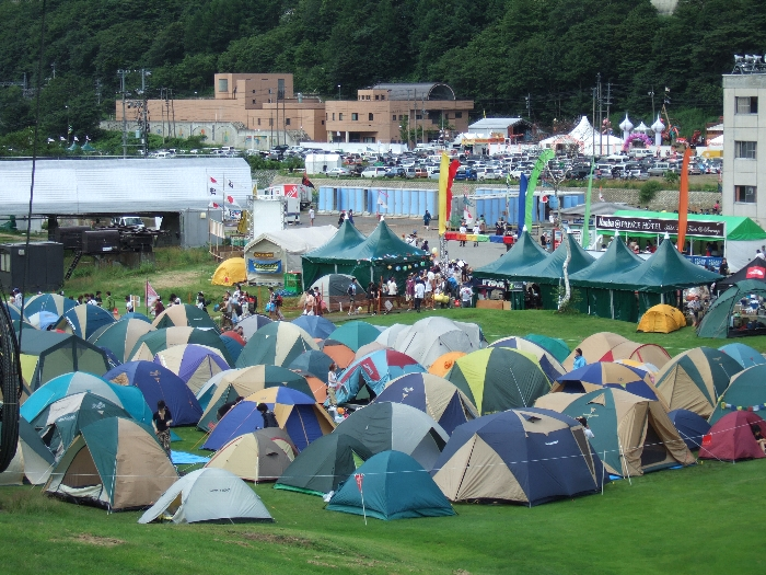 キャンプサイト入り口。最も入り口に近い場所は女性専用になっている。グループでキャンプをする場合、全員が女性でなければなりません。グループに1人でも男性がいると女性専用サイトは利用できません。