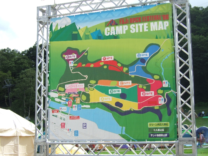 キャンプサイト入り口の地図。昨年と変わりません。