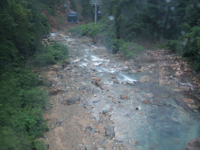 川の風景その2。上からの風景だけでなく、自然の中も見えるというのも宣伝していいのではないか。