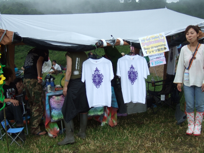 デイ・ドリーミングのTシャツ売り場。