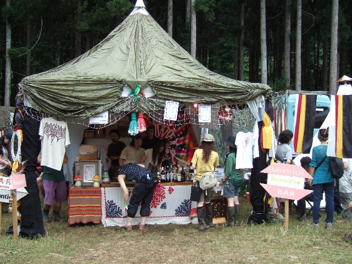カクテル・バー。以下、順不同でフィールド・オブ・ヘブンの飲食、物販店の写真が続きます。