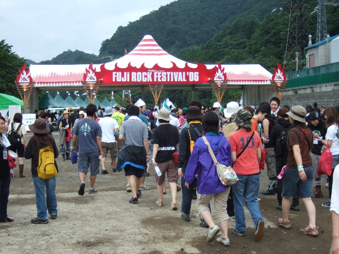 1日目午前10時半ごろ。