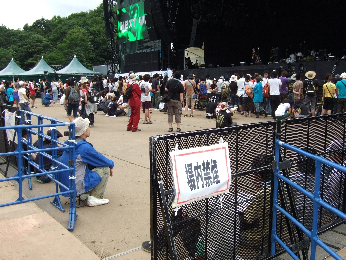 この写真で初めて禁煙だったと知るくらいに、禁煙は守られていません。