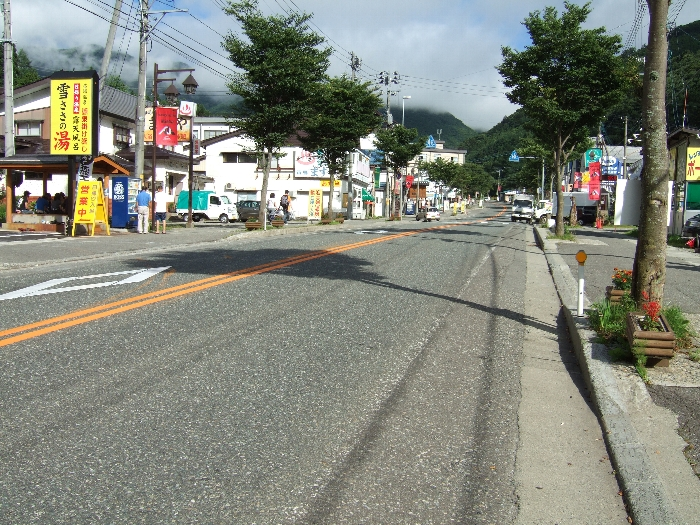 国道17号を苗場から浅貝方面に向けて撮影。手前がフジロックフェスティバル会場、奥が東京方面。