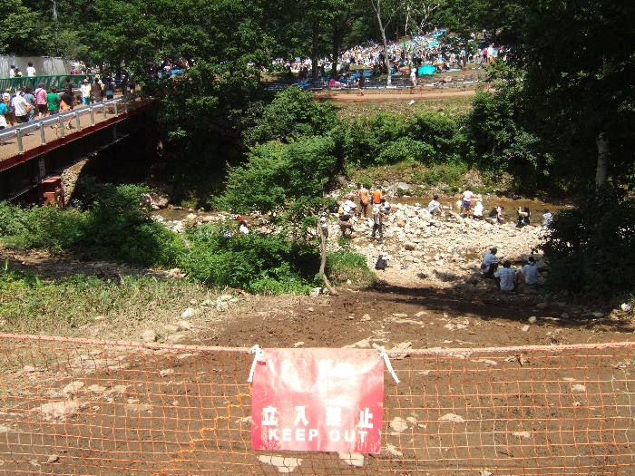 乗り越えて入ってしまう人はいました。 