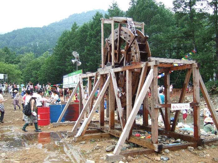 前回から設置された水車。 