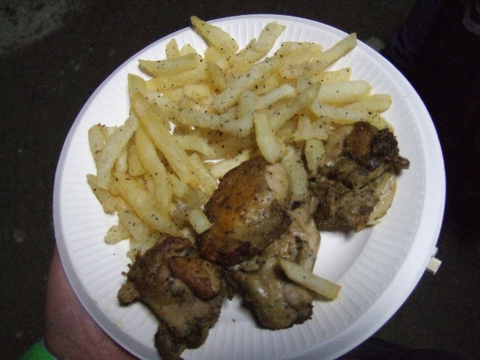 ワールドレストランのフランス料理店。チキン・ソテー500円。 