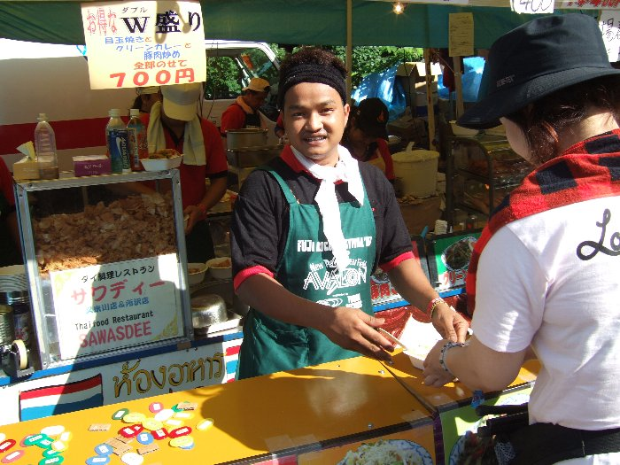 タイ料理店サワディーの人。東南アジア系というだけで本物感が出てきます。