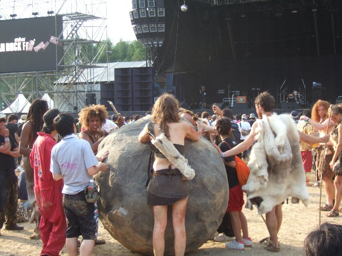 ホワイト・ステージ。全員外国人のようです。女性もいます。