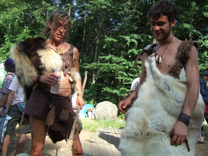 原始人もペットボトルのお世話になります。