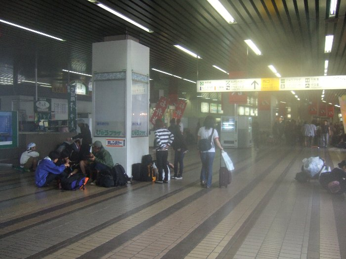 越後湯沢駅。午後2時30分。