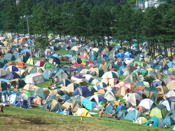 キャンプサイトの風景4。やや坂がきついB、Cサイト。 