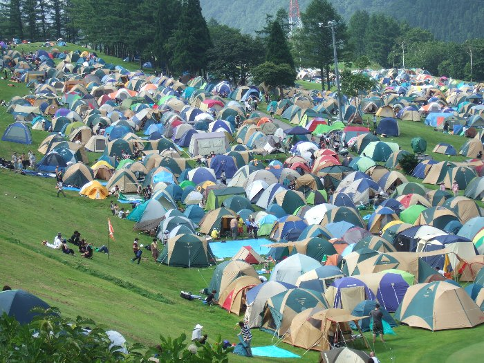 キャンプサイトの風景5。Cサイト。右上の通路がBサイトとCサイトの分かれ目。 