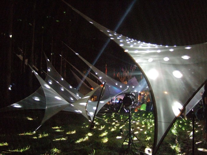 フィールド・オブ・ヘブンの最大の見どころは夜かもしれません。