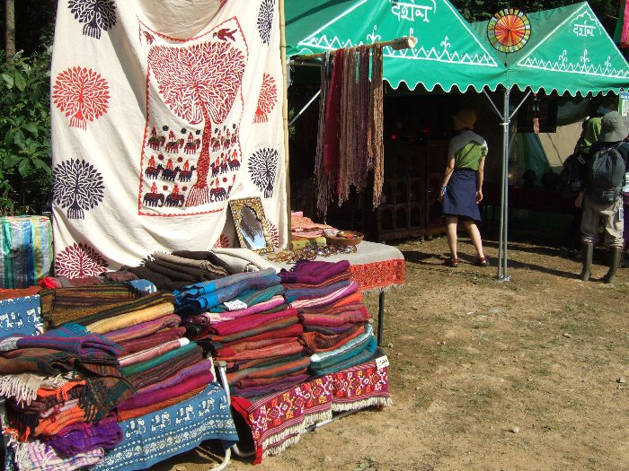 未開民族風の服飾雑貨店。