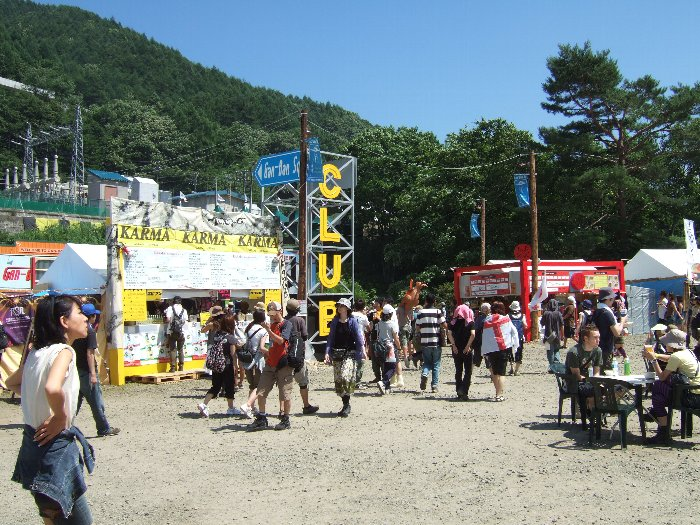 黄色で大きくCLUBと書かれたところが岩盤スクエア。昨年まではパープルヘイズという名前でした。