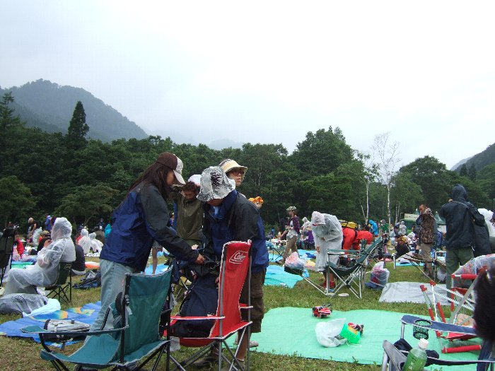 同時刻。雨対策の様子を撮ったつもりだったが分かりにくい。