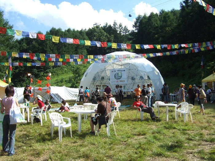 NGOビレッジの奥にあるドームテント。