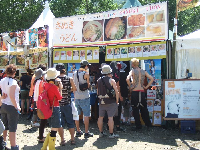 香川から出店しているというさぬきうどん市場。うどんだけで8種類のメニューがあります。
