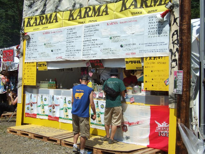 毎年同じ場所に出店しているKARMA。カクテル中心。