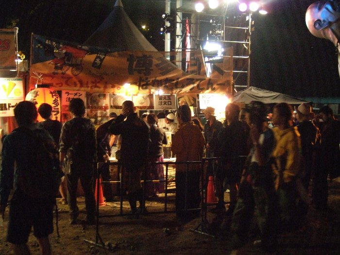 パレス・オブ・ワンダーで人気のある博多ラーメン店。替え玉ができます。