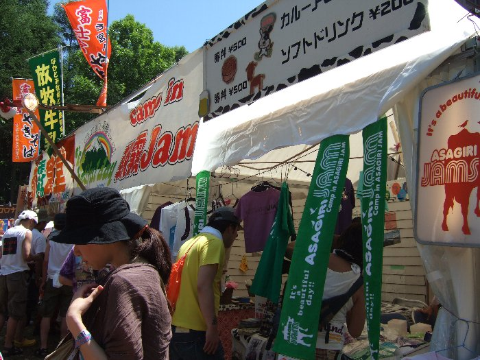 朝霧食堂はメニューが新潟ではなく静岡中心です。朝霧高原は酪農が盛んなため、牛乳を使ったメニューが多い。 