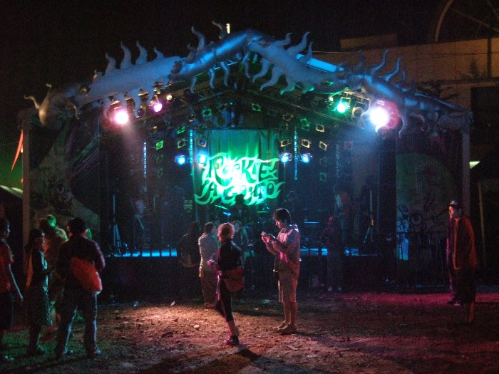 公演が終わって人がいなくなった状態。