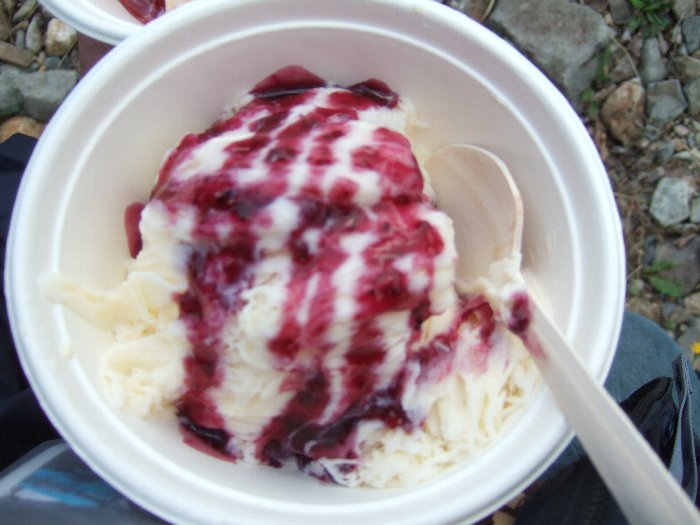 ところ天国、台湾式スイーツ雪花氷。ブルーベリー・ミルク、500円。