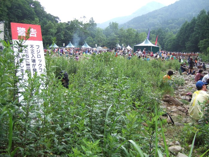 こんなところにも不正入場禁止の警告看板がありました。