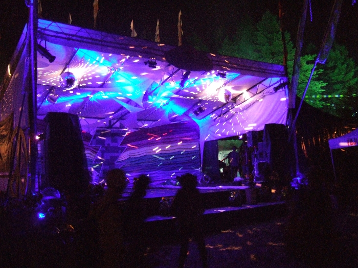 何もないときに、ただそのまま閉鎖しておくことはないようで、ちゃんと視覚効果を考えています。